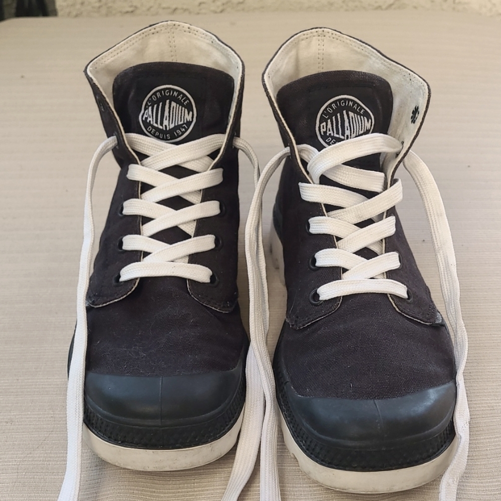 PALLADIUM BLACK CANVAS BOOTS